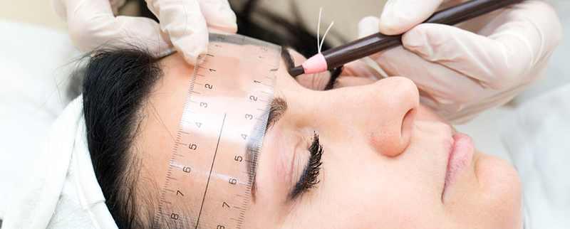 Eyebrow Transplant or Microblading – Which is Better?